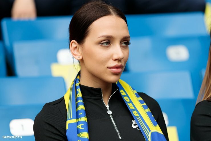 «Соккер.ру» любуется! Самые красивые девушки весны в наших галереях