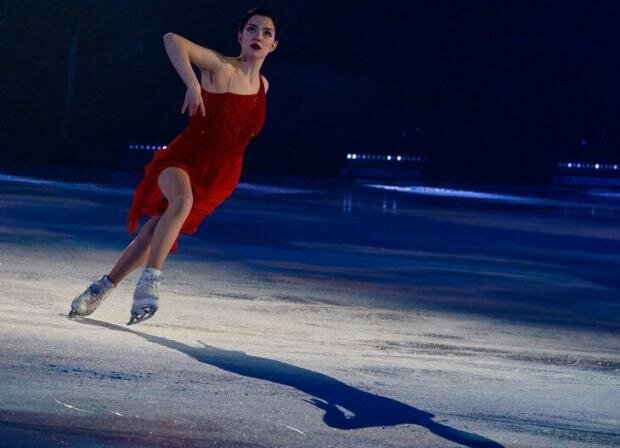 Теперь в красном! Медведева продолжает зажигать