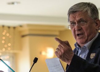 Губерниев рассказал, что не стал бы жать руку Тихонову: «Они же все смелые только на словах»