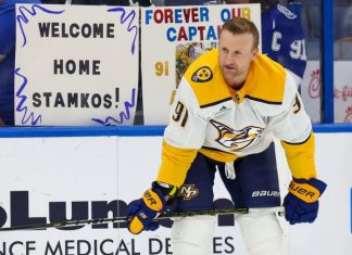 Инсайдер НХЛ назвал команды, ради которых Стэмкос может снять пункт о запрете обмена