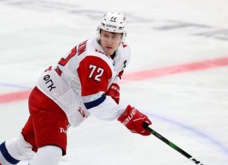 «Я забил!» Максим Березкин забросил первую шайбу в КХЛ. Моменты дня