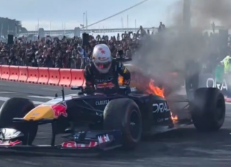 Машина Red Bull Racing загорелась во время шоу-заезда в Сан-Франциско