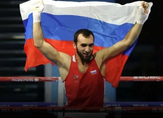 Наша золотая семёрка с флагом! Изучили всех чемпионов мира из России