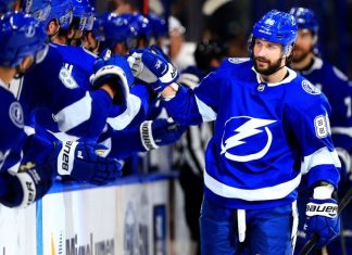 Никита Кучеров оформил 700-й результативный пас в НХЛ за карьеру