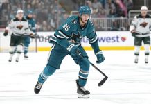 Россиянин Мухамадуллин спас ворота Аскарова после броска по пустым воротам в НХЛ