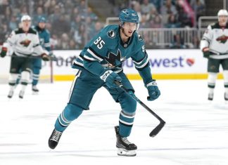 Россиянин Мухамадуллин спас ворота Аскарова после броска по пустым воротам в НХЛ