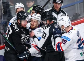 «Трактор» одержал победу над «Ладой», забросив две шайбы в концовке