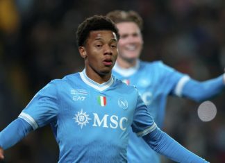 Гол Мактоминея принес «Наполи» победу над «Кальяри» в матче Серии А