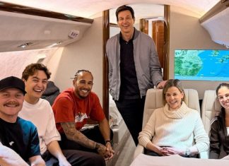 Хэмилтон улетел из Шанхая на самолёте Вольфа вместе с Расселом и Боттасом