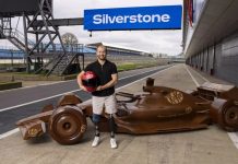 KitKat построил полноразмерный болид Формулы 1 из шоколада