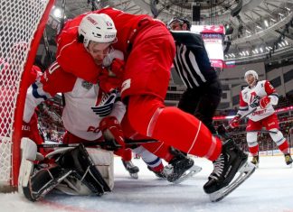 Королёв душил Иванова, Широков с Самедовым наблюдали из ложи. Фото победы «Локомотива»