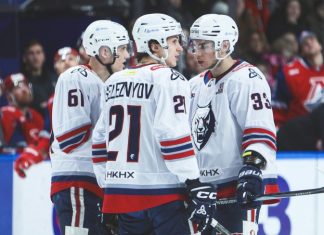 «Нефтехимик» обыграл «Трактор» в овертайме и вышел в плей-офф