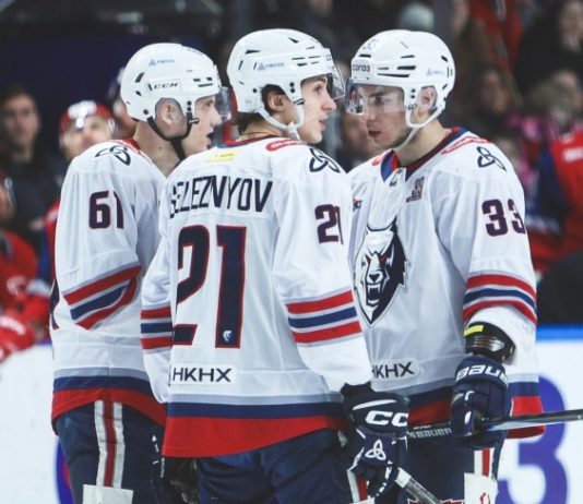 «Нефтехимик» обыграл «Трактор» в овертайме и вышел в плей-офф