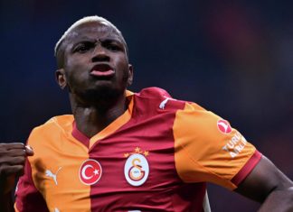 Осимхен перенес операцию после полученного в матче ЛЧ перелома