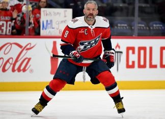 Александр Овечкин сыграл во всех матчах сезона и вошел в историю НХЛ