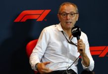 «Болельщикам всё равно, это всё вы…» Босс Формулы 1 раскритиковал журналистов