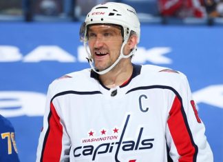 «Думаю, он ещё вернётся в НХЛ». Оши раскрыл подробности разговора с Овечкиным в баре