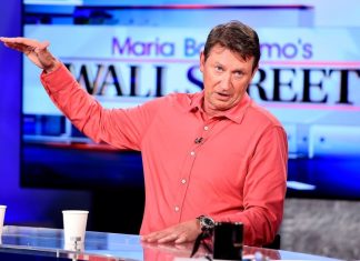 Игровой свитер Уэйна Гретцки продали на аукционе за рекордные $ 2,8 млн