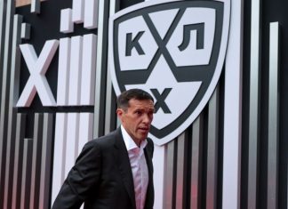 «Меня чуть‑чуть отодвинули, я ушёл в свободное плавание». Дацюк о работе в «Автомобилисте»