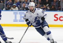 Никита Кучеров вышел на первое место в гонке бомбардиров НХЛ