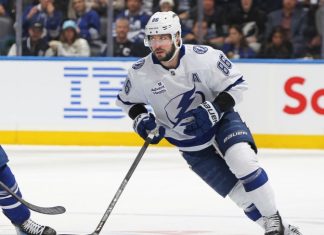 Никита Кучеров вышел на первое место в гонке бомбардиров НХЛ