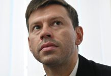 Суд прекратил дело против Смолова о драке в «Кофемании»