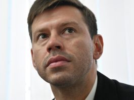 Суд прекратил дело против Смолова о драке в «Кофемании»