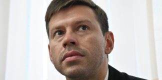 Суд прекратил дело против Смолова о драке в «Кофемании»