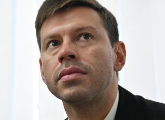 Суд прекратил дело против Смолова о драке в «Кофемании»