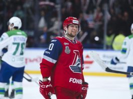 Видео: силовой приём Полунина, после которого Кузнецова унесли со льда на носилках